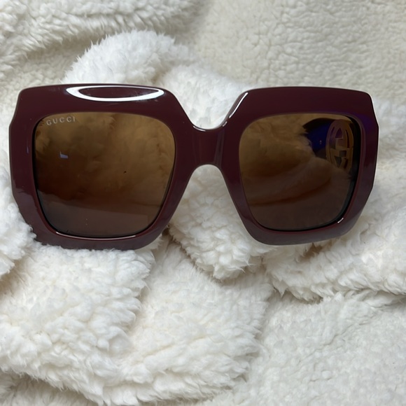 Authentic New Gucci sunglasses very gift able - Picture 2 of 10